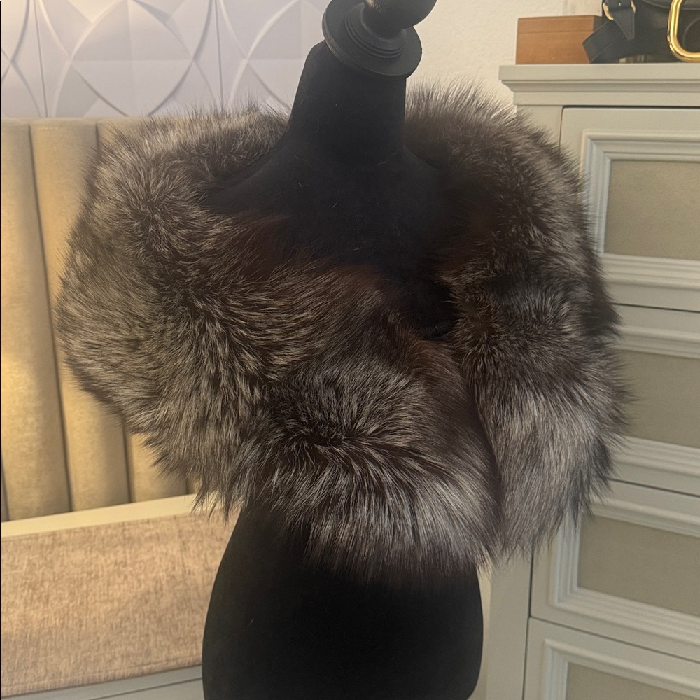 Saga fox wrap scarf collar